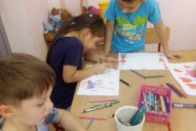 Przedszkole w Lubartowie Casper, dzieci pisza listy