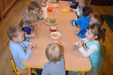 Przedszkole w Lubartowie Casper, dzieci bawią się na balu andrzejkowym